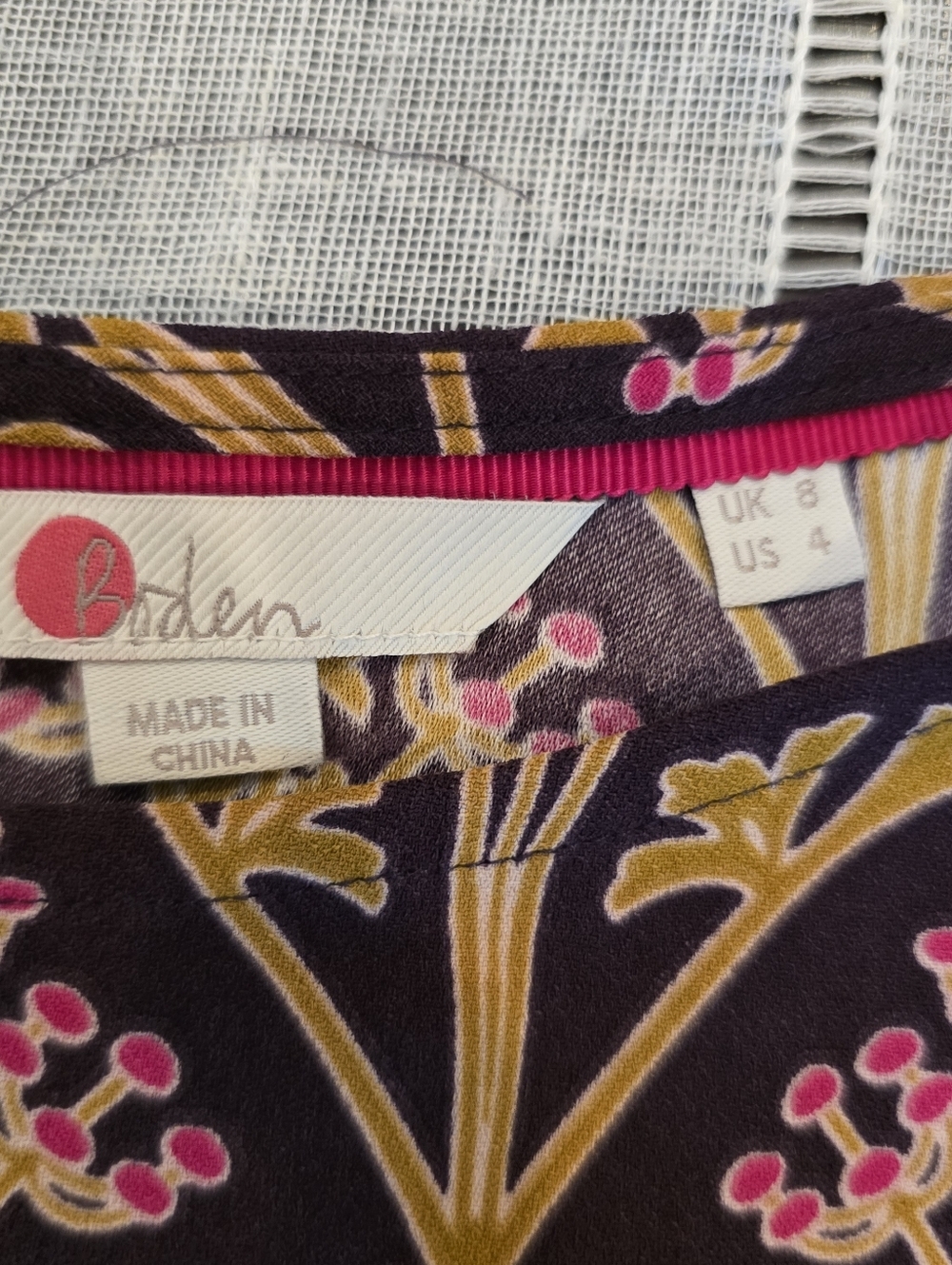 Boden Short Sleeve Floral Multicolor Blouse Top Size 4 - Picture 11 of 11
